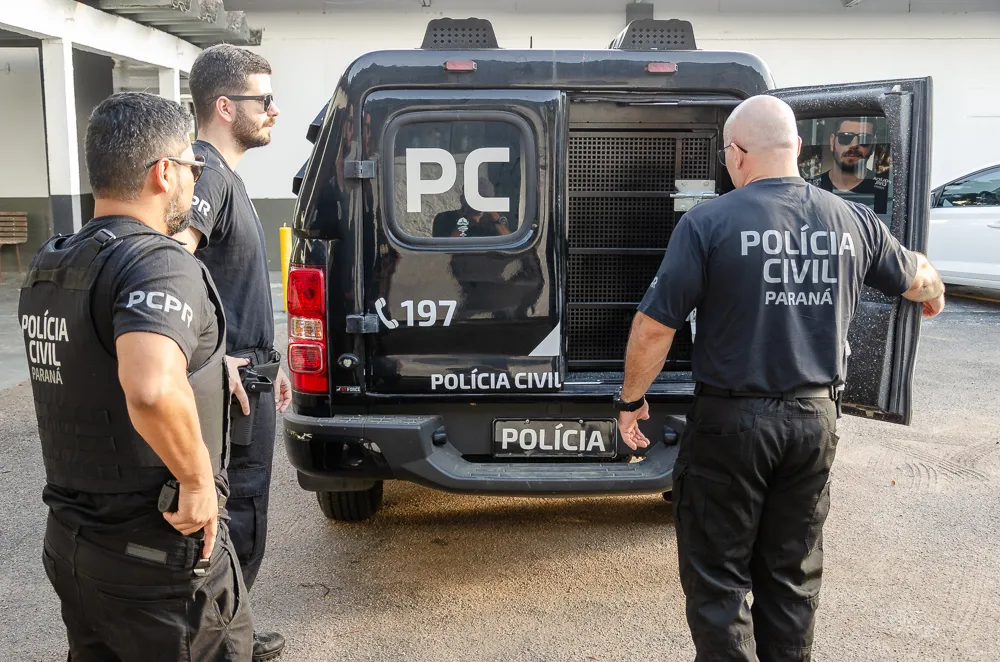 Os dois homens foram autuados em flagrante pelas práticas criminosas e encaminhados ao sistema penitenciário