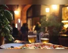 Homem bate na mulher em frente pizzaria em Jandaia do Sul