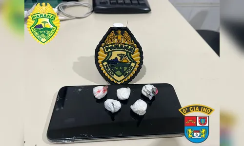 Suspeito de tráfico é preso com cocaína na Rua Paulista em Ivaiporã