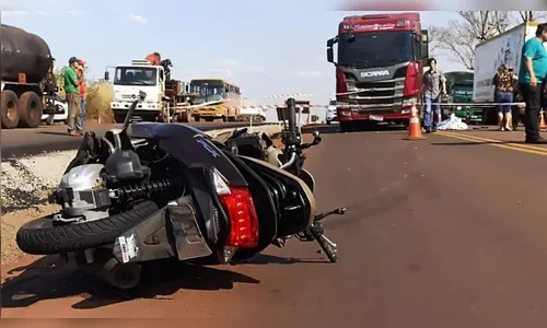 Motociclista morre após bater de frente com carreta na região