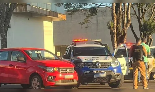 Acidente de trânsito envolve viatura do Deppen e Fiat Mobi em Ivaiporã