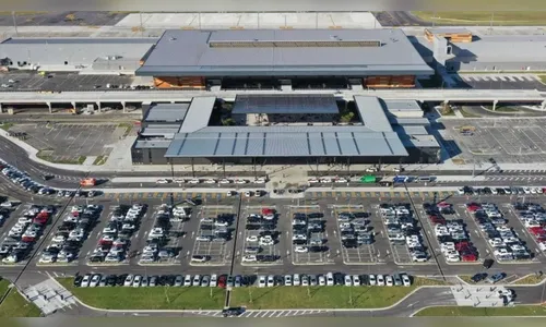 Aeroporto de Florianópolis fecha após avião apresentar dano ao pousar