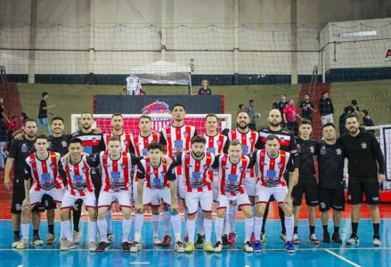 Apucarana Futsal jogou no ginásio do Lagoão