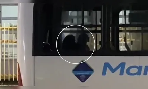 Motorista pede para passageira descer e faz sexo com mulher em ônibus