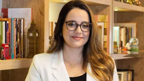 Camila Bolonhezi desiste da disputa pela Prefeitura de Apucarana