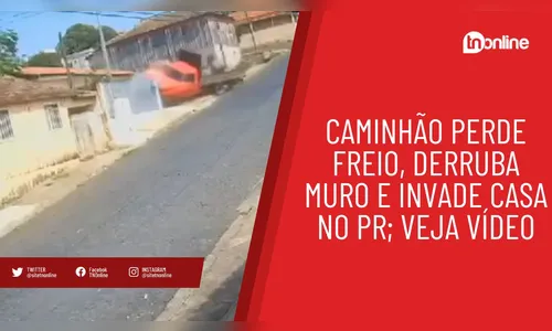 Caminhão perde freio, derruba muro e invade casa no PR