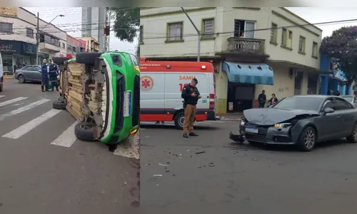 Carro da Saúde tomba após colisão com Audi A5 em Arapongas