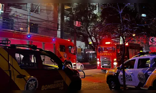 Fogo em prédio assusta moradores: 