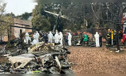 Vinhedo: como é a operação dos bombeiros na área de destroços do avião