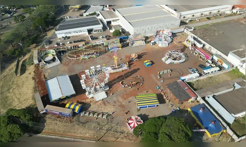 Brinquedo descarrilha e fere crianças em parque de diversões