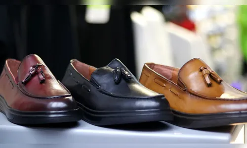 Dupla armada rouba sapateiro em Arapongas e leva dinheiro do caixa