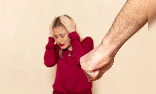 Ex-marido agride mulher a socos e a ameaça de morte em Arapongas