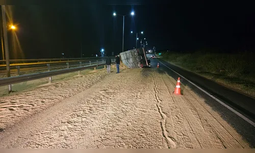 Tombamento interrompe parcialmente trânsito na BR-369