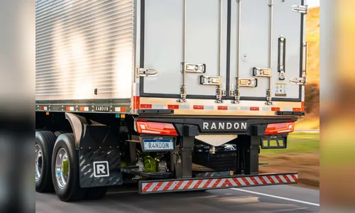 Motociclista fica ferido ao bater em caminhão estacionado em Apucarana