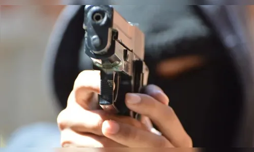 Moradora de Arapongas é roubada por bandidos armados no centro