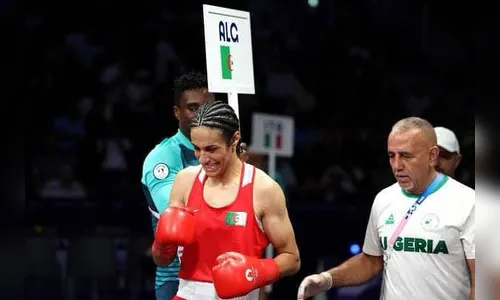 Quem é a atleta reprovada em teste de gênero alvo de polêmica em Paris