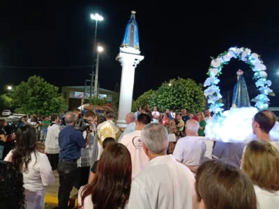 Inauguração de monumento em igreja de Apucarana reúne multidão; veja