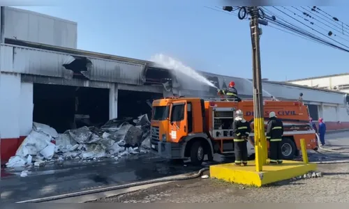 Polícia investiga incêndio que atingiu frigorifico no Paraná