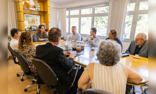 UEM terá programa de dupla diplomação com universidade portuguesa