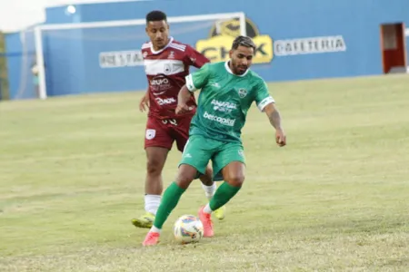 Lateral Radeche deu assistência para um dos gols do Arapongas