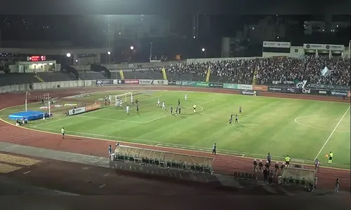 Vídeo mostra mascote do Maringá FC sendo agredido durante jogo; veja
