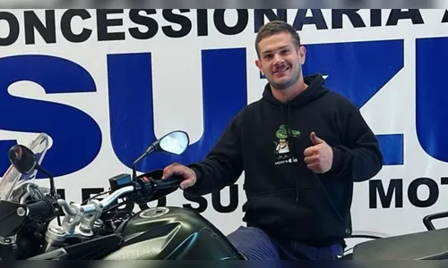 Motociclista de 24 anos morre ao ser atingido por urubu na PR-218