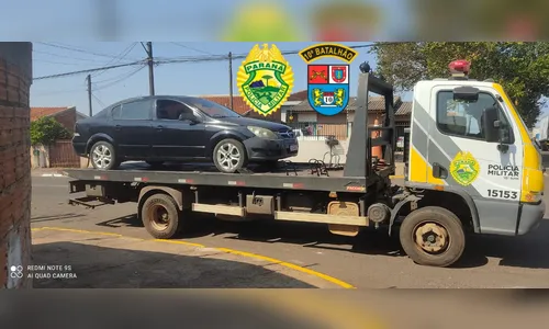 Passageiro se abaixa dentro de carro e GM Vectra é apreendido pela PM