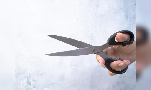 Funcionário com tesoura na mão ameaça colegas em empresa de Apucarana