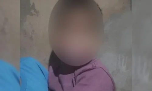 Menino de 3 anos é encontrado sozinho no meio da rua durante madrugada