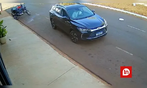 Stalker arremessa bomba em frente a pet shop da ex-namorada; vídeo