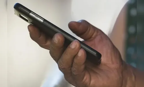 Moradora de Grandes Rios tem celular furtado de dentro da residência