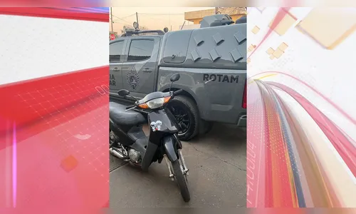 Homem compra Honda Biz do patrão para fazer entregas e é preso pela PM