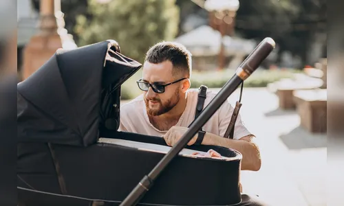 Pai é morto enquanto empurrava carrinho para filha dormir