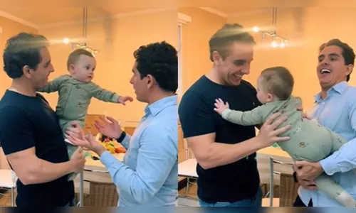Bebê tem reação hilária ao ver pai e tio gêmeos juntos; assista