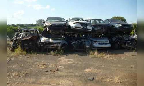 Quase 800 sucatas de carros e motos serão leiloadas em setembro