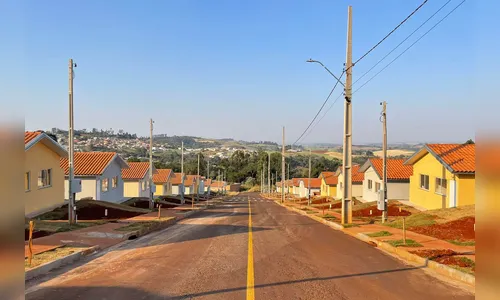 Cohapar entrega casa própria a 65 famílias do município de Califórnia
