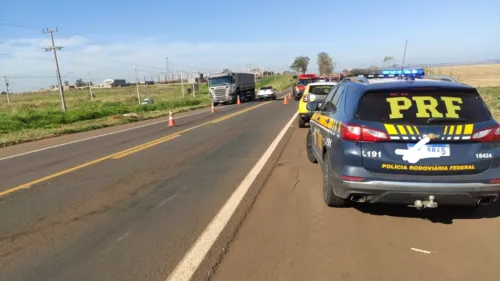 Segundo a Polícia Rodoviária Federal (PRF), a colisão frontal ocorreu por volta das 13h30 em Santa Mariana, no Norte Pioneiro