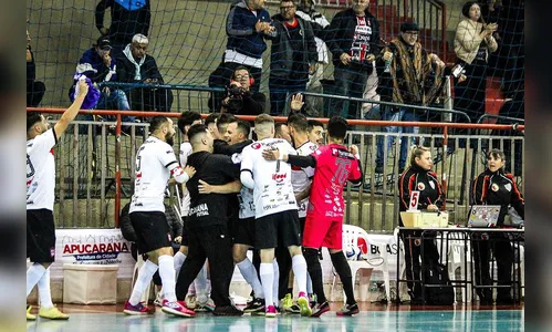 Em jogo de 12 gols, Apucarana Futsal acaba com jejum de vitórias