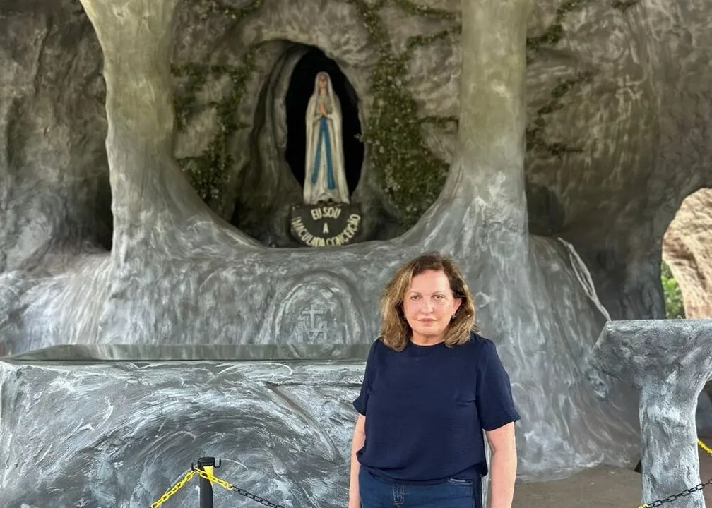 A pesquisadora e escritora Lílian Marçal de Oliveira visitou o Parque da Redenção, em Apucarana (PR)