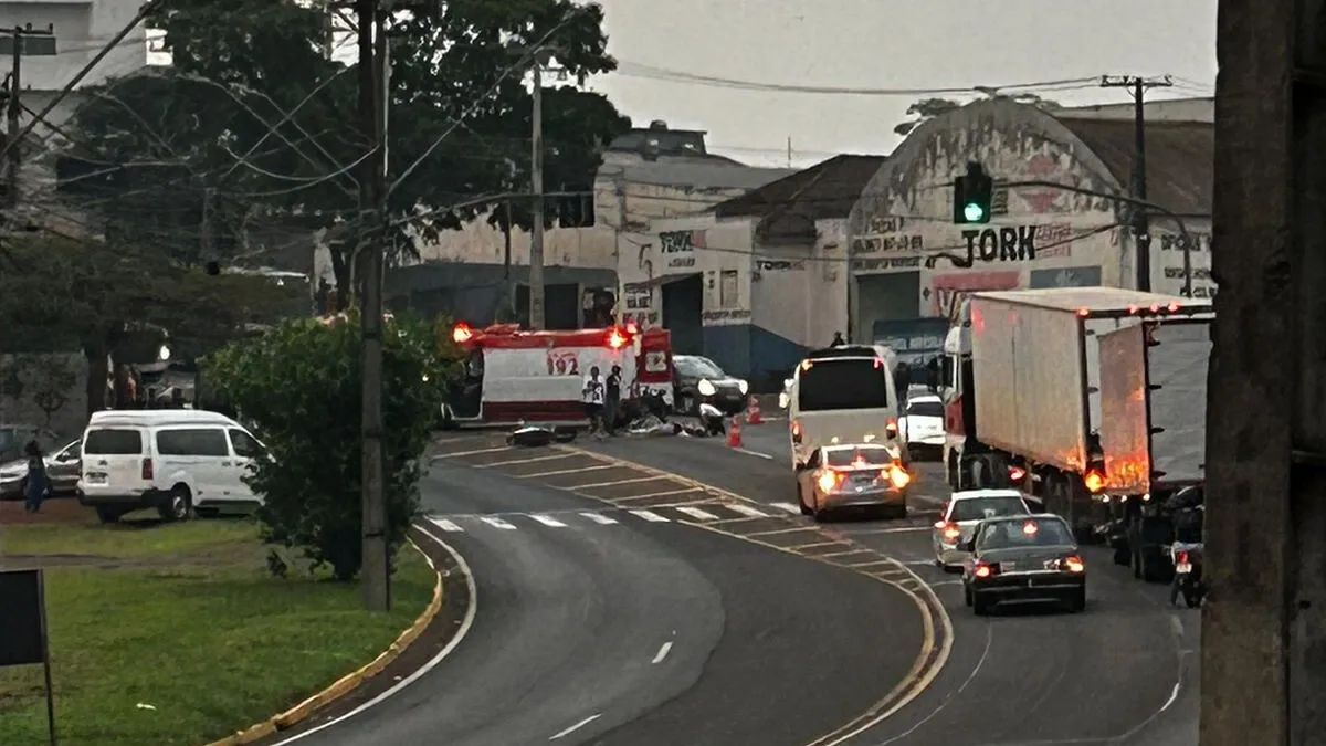 Acidente ocorreu no final da tarde desta segunda-feira (23)