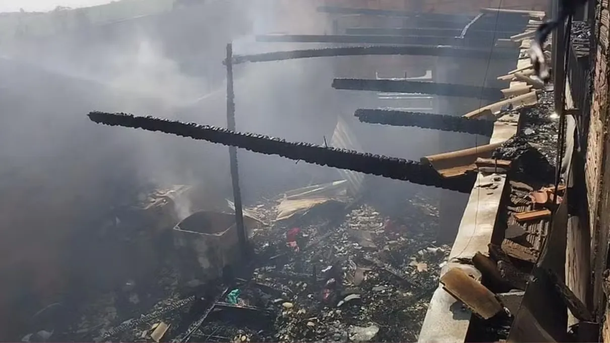 Criança estava sozinha em casa quando incêndio começou