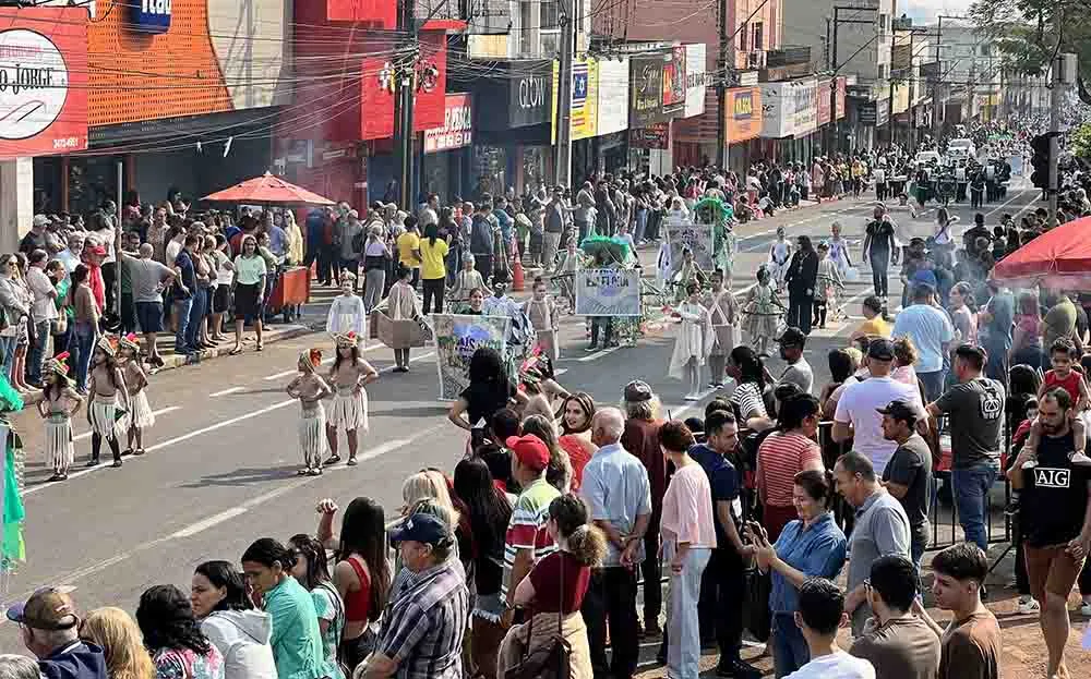 Desfile cívico da Independência reúne milhares de pessoas em Ivaiporã