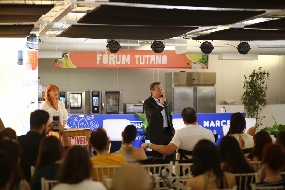 Durante uma feira de culinária, o Estado destaca a importância do setor para o turismo no Paraná.