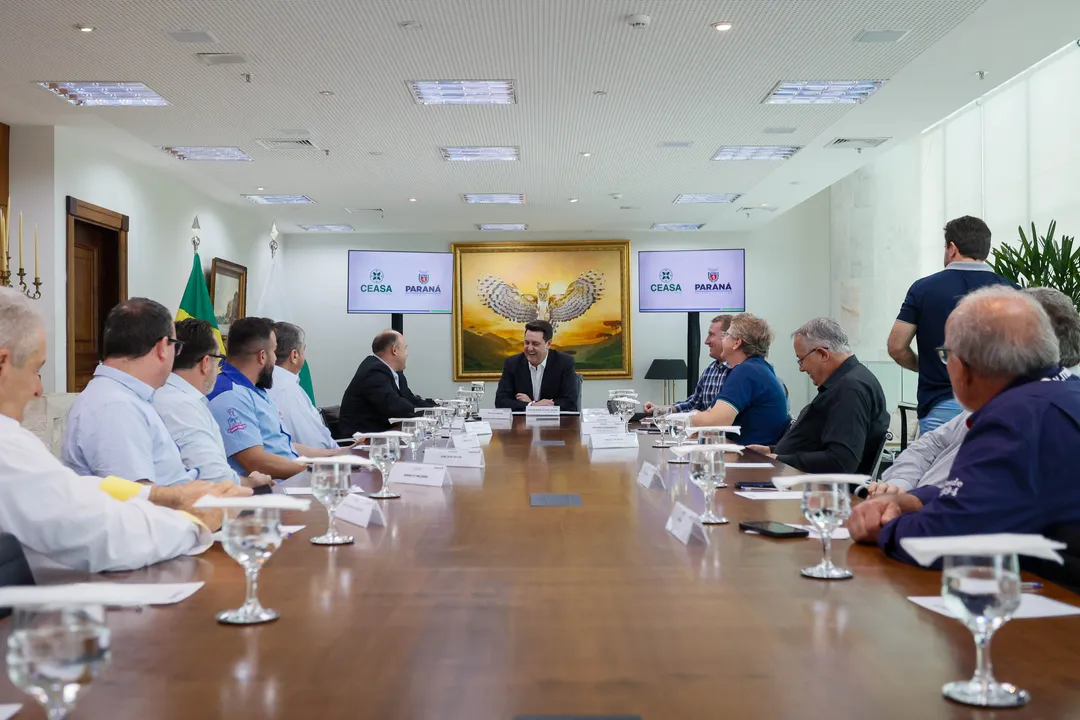 Governador recebe no Palácio Iguaçu, diretoria e representantes do Ceasas