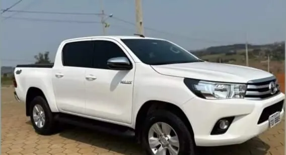 Hilux foi roubada por três assaltantes em Apucarana