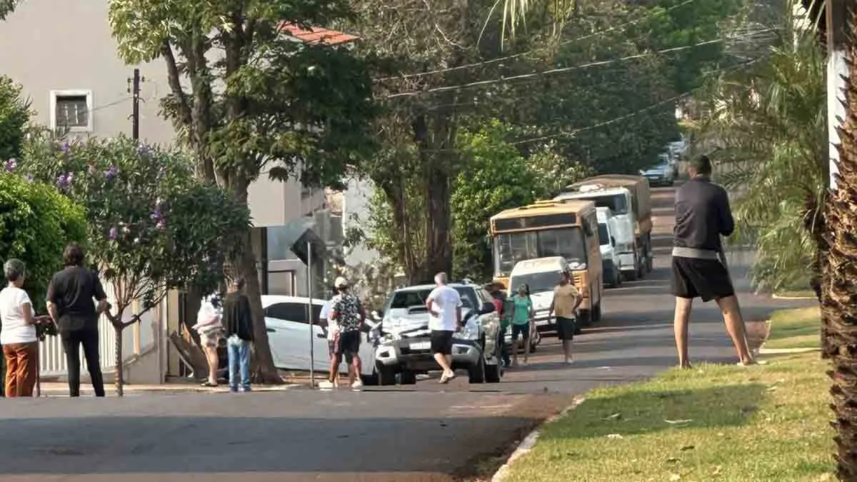 O motorista da caminhonete se evadiu do local