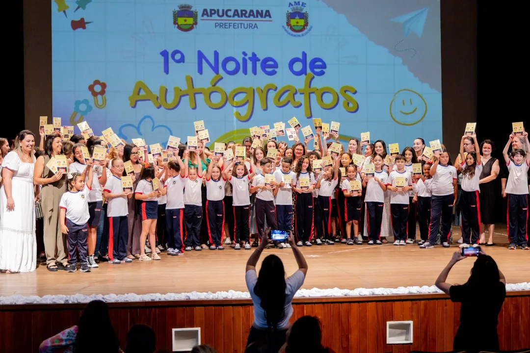 O projeto, voltado para alunos desde o Infantil 4 até o 5º ano do Ensino Fundamental, tem como objetivo incentivar a leitura e a escrita de poesias.