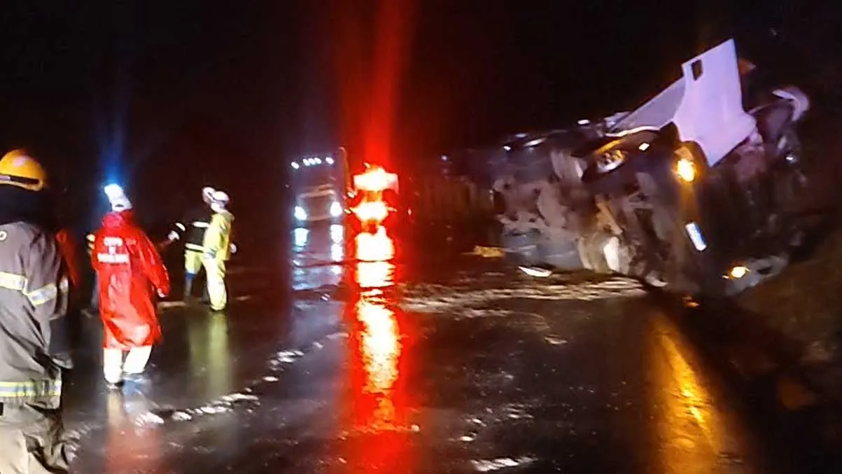 O tombamento ocorreu por volta das 20h50 no KM 197