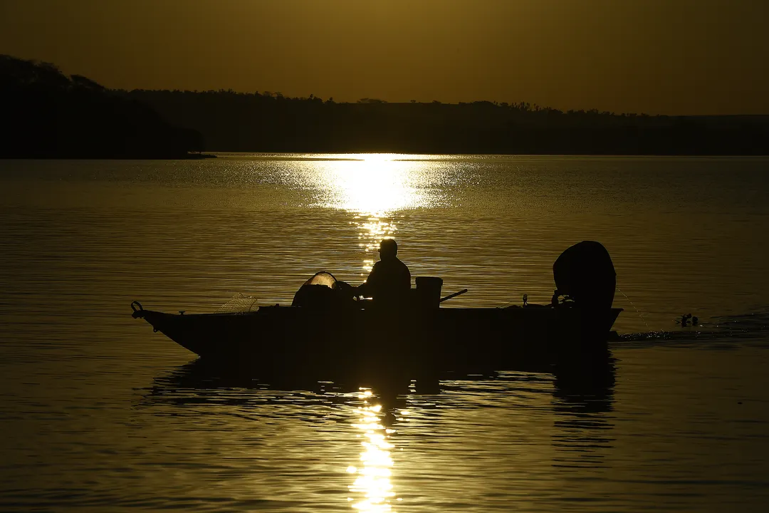 Portaria do Instituto Água e Terra (IAT) restringe a pesca em seis Bacias Hidrográficas do Paraná em razão do baixo nível da água