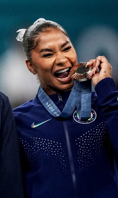 ginasta chora por receber a medalha de bronze 'Foi pela cor da pele'